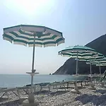 Rustico Del Conero مزرعة للإقامة كاميرانو