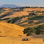 Rustico Del Conero مزرعة للإقامة كاميرانو